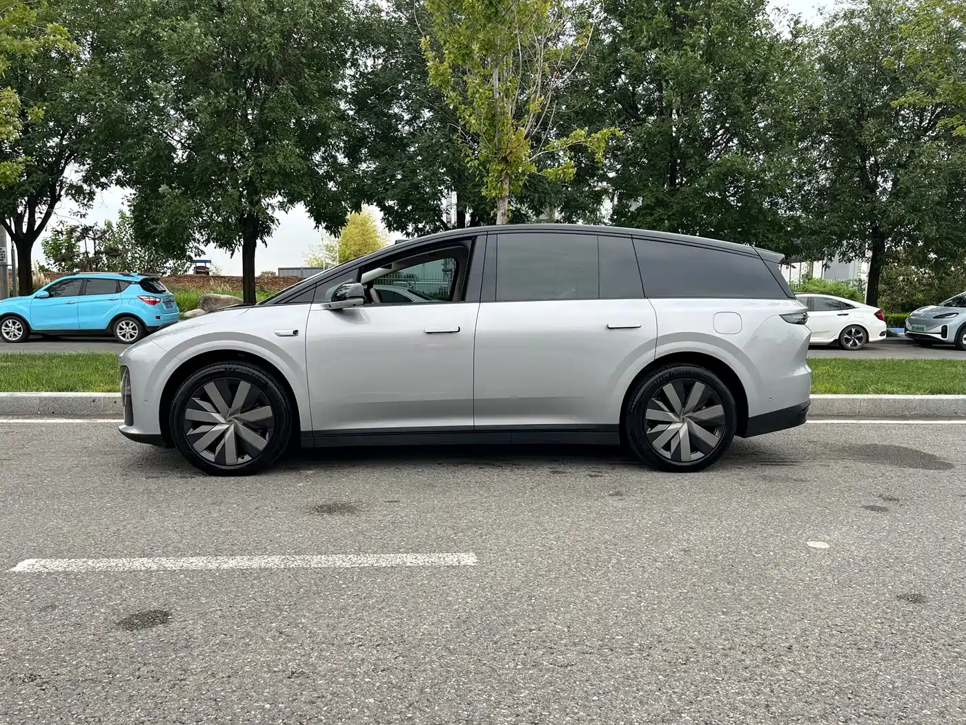 Li Auto Li i8 2026 2025 Standard Edition