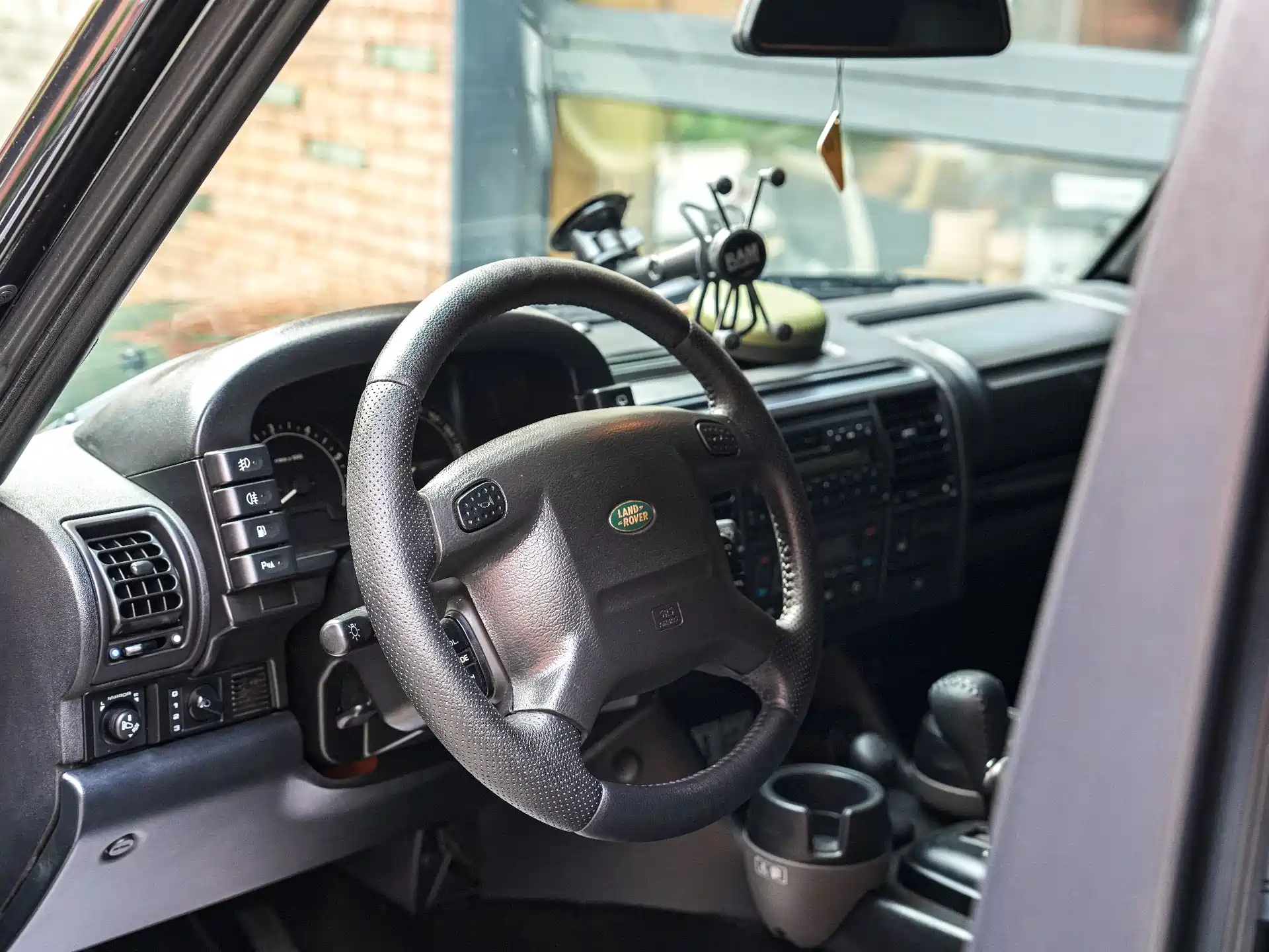 صورة 9 - Land Rover Discovery