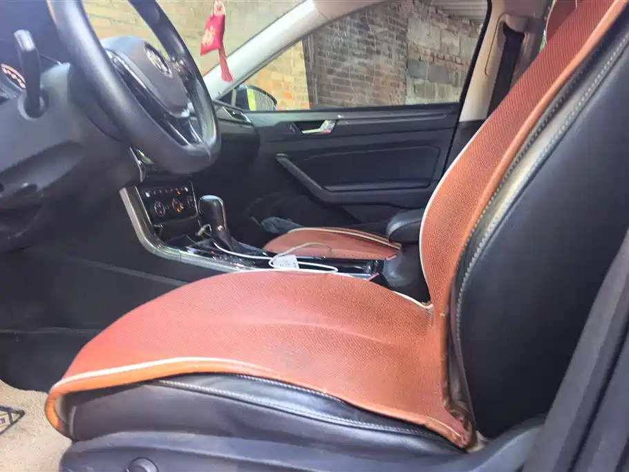 Volkswagen Passat 2016 330TSI DSG Honor Edition фото 9