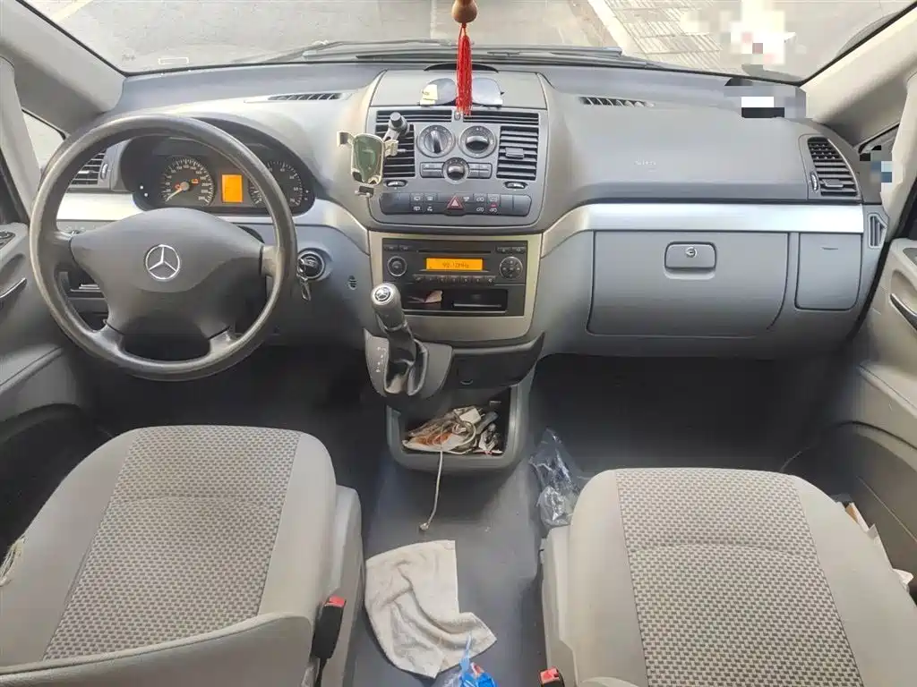 Mercedes-Benz Vito 2011 2.5L 7-Seat Executive Edition фото 13