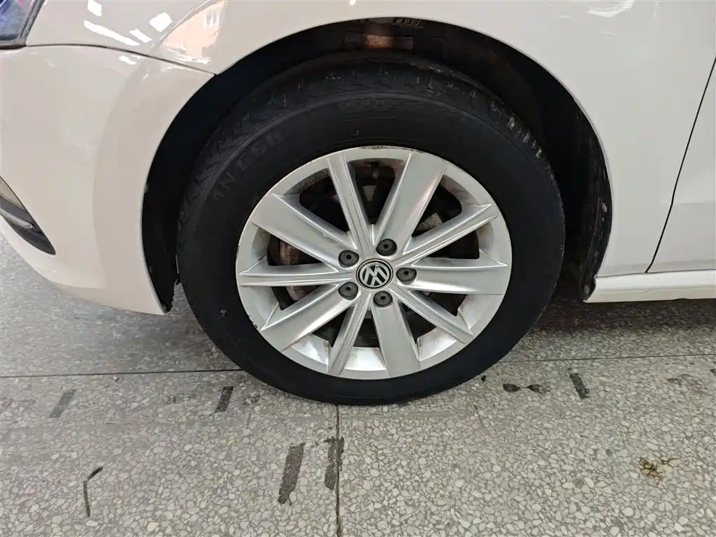 Volkswagen Polo 2014 1.6L Automatic Comfort Edition фото 25