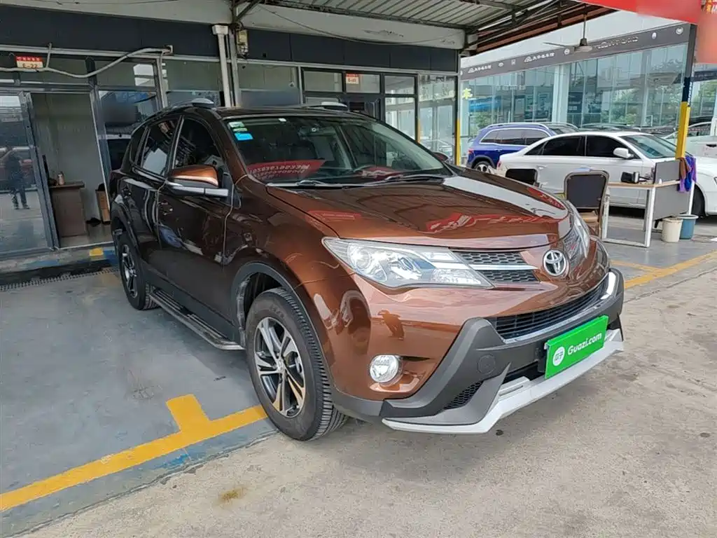 Toyota RAV4 Rongfang 2015 2.0L CVT 2WD Trend Edition фото 4