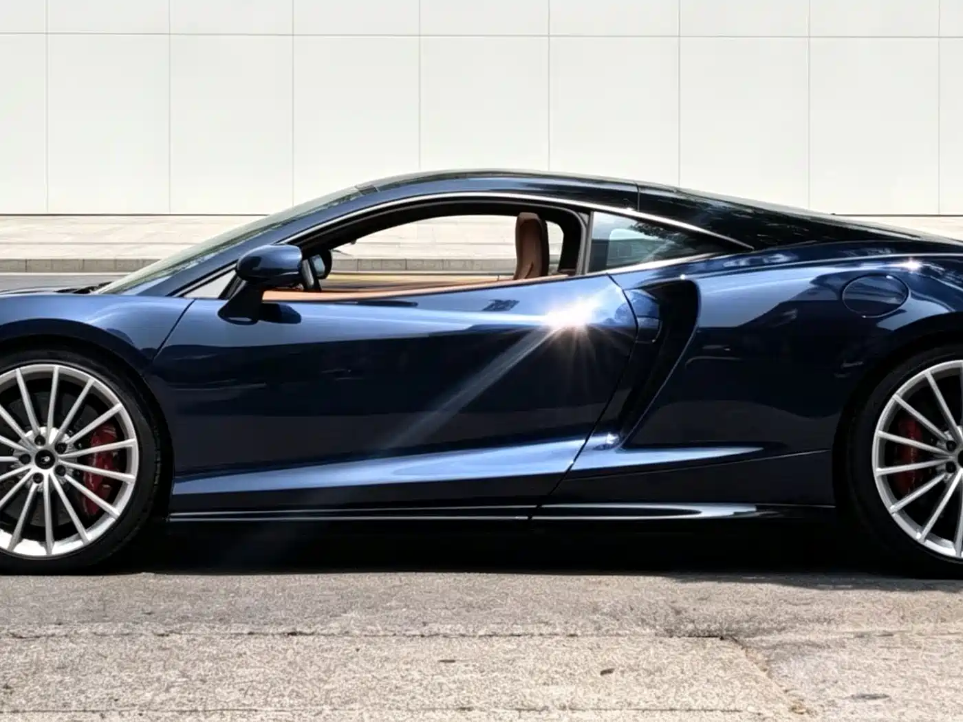 2023 McLaren GT