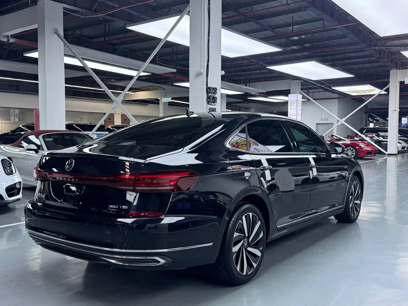 Volkswagen Passat 2023 380TSI Luxury Edition фото 22