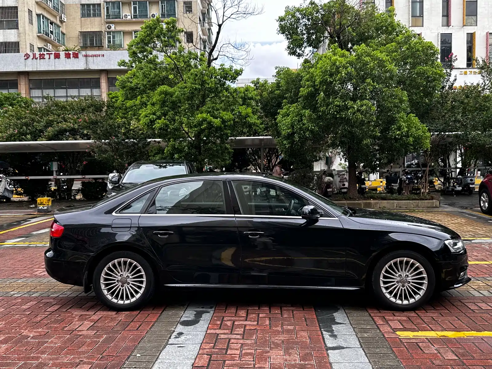 Фото 5 - Audi A4L