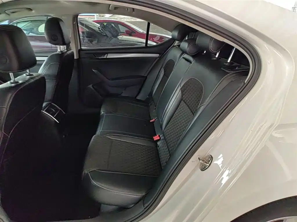 Škoda Superb 2016 TSI280 DSG Pioneer Edition фото 16