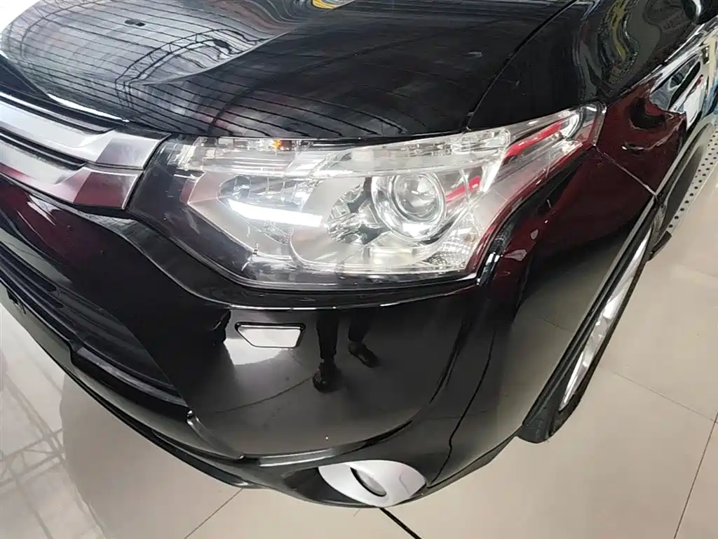 Mitsubishi Outlander (Import) 2014 2.4L 4WD Luxury Value Edition 5-seater фото 24