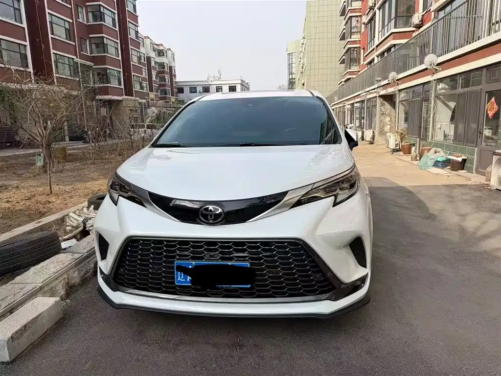 TOYOTA GREVIA 2025
