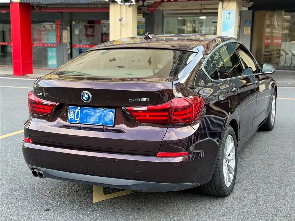 BMW 5 Series GT 2015 528i Leading фото 7