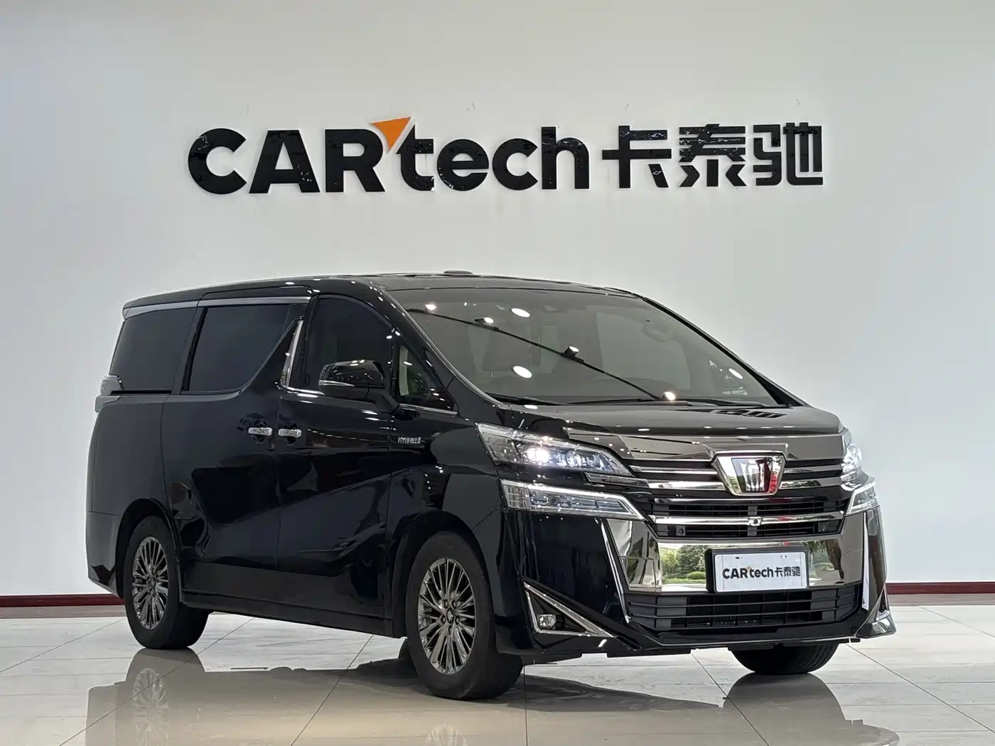 Toyota Vellfire 2021 Crown Hybrid 2.5L HV Premium Edition фото 3