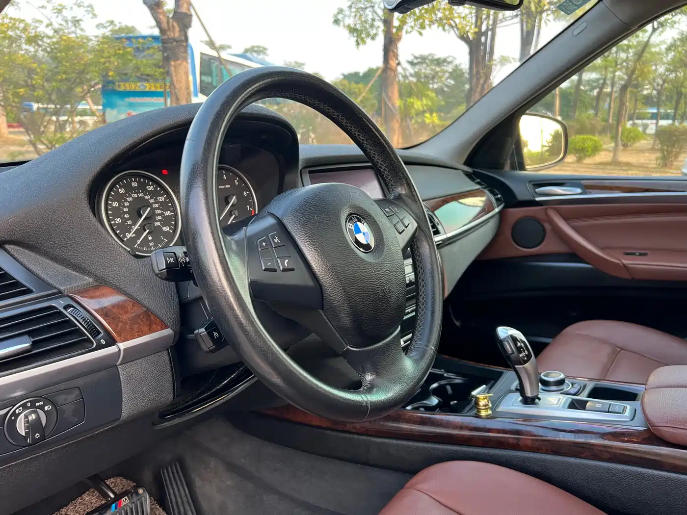 BMW X5 (Import) 2011 xDrive35i Leading Edition фото 16