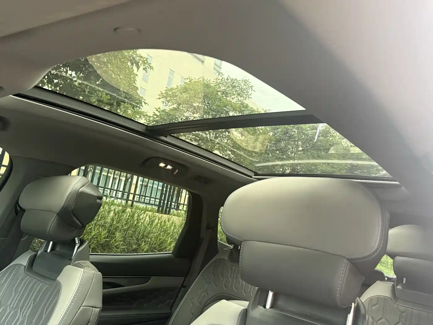 Ford Edge 2023 Edge L 2.0T EcoBoost E Hybrid FWD 7-Seater Luxury фото 19