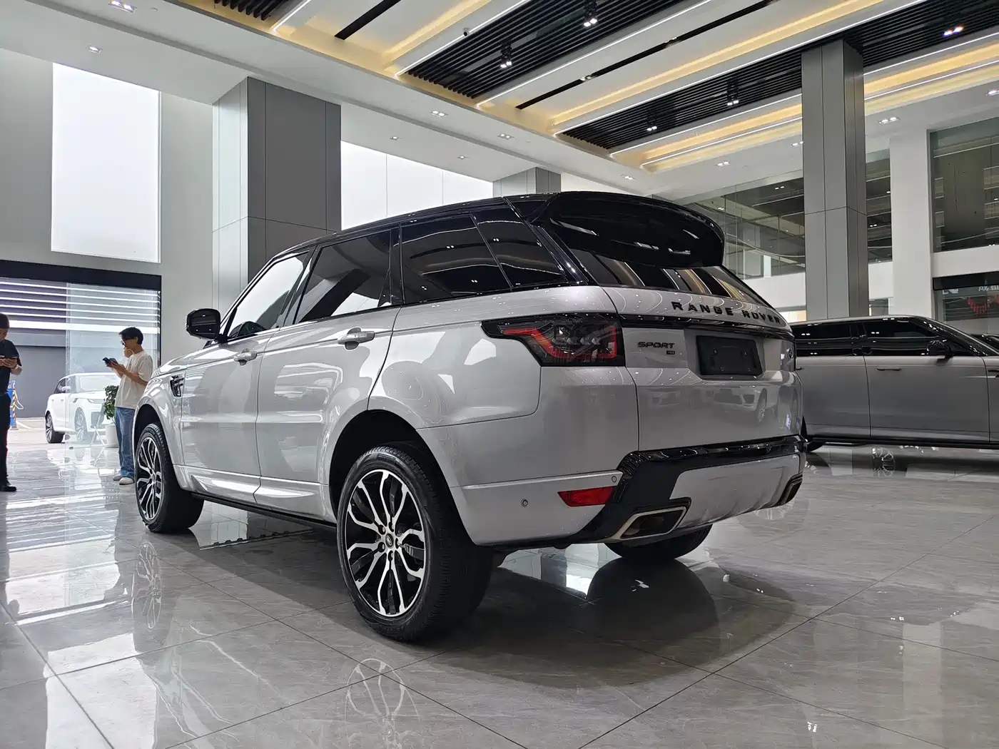 Land Rover Range Rover Sport 2022 3.0 L6 Gloss Black Edition фото 19