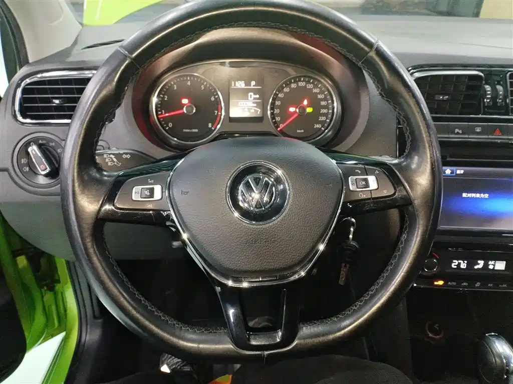 Volkswagen Polo 2014 1.6L Automatic Luxury Edition фото 3