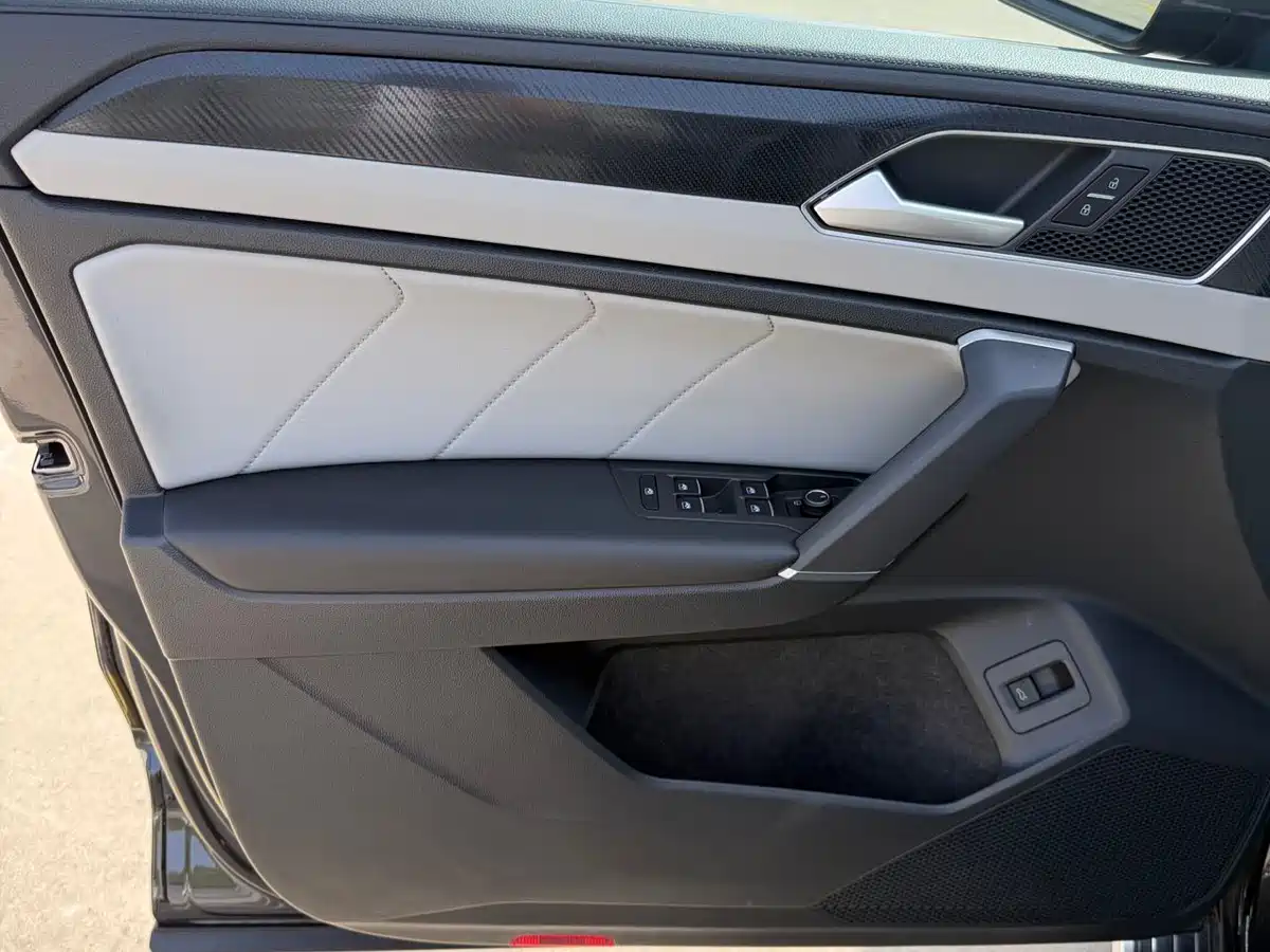 Volkswagen Tayron 2023 280TSI 2WD Luxury Plus Advanced Edition фото 13