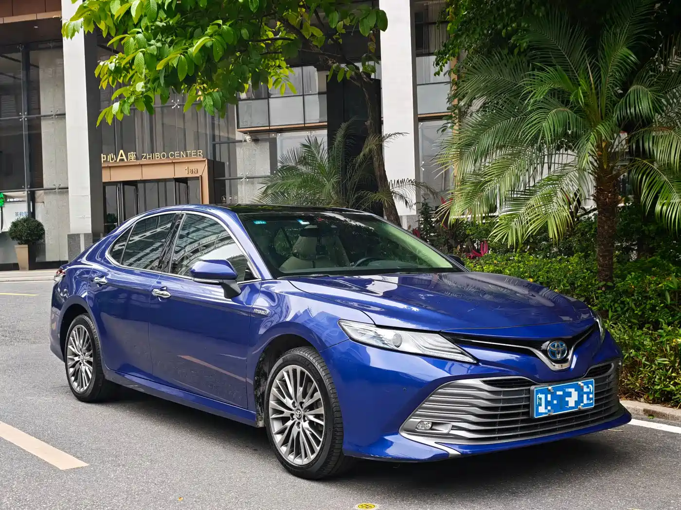 Toyota Camry 2019 Hybrid 2.5HG Luxury Edition China V фото 6