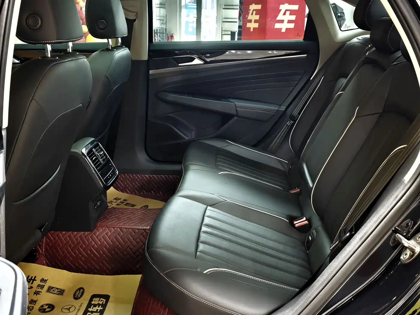 Volkswagen Passat 2023 330TSI Starlight Elite Edition фото 14