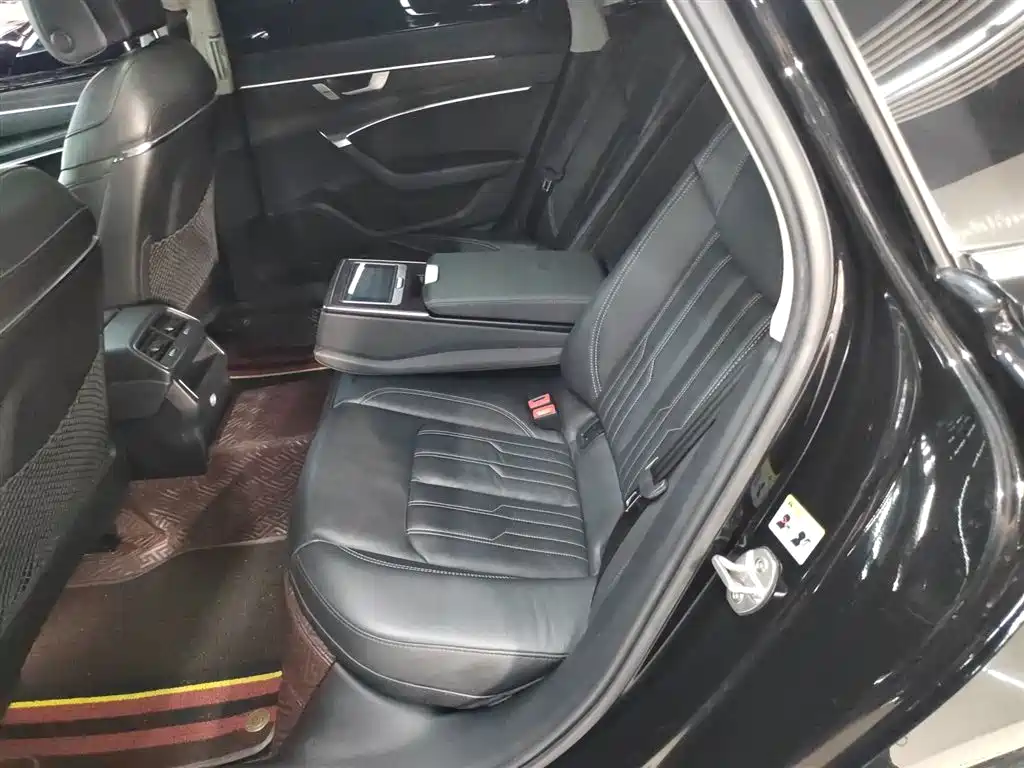 Audi A6L 2019 45 TFSI quattro Exclusive Elegance фото 17