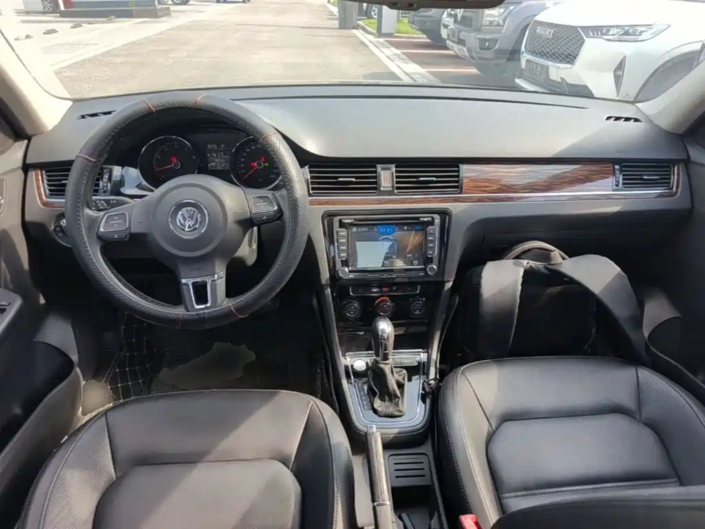 Volkswagen Bora 2014 1.6L Automatic Luxury Edition фото 10