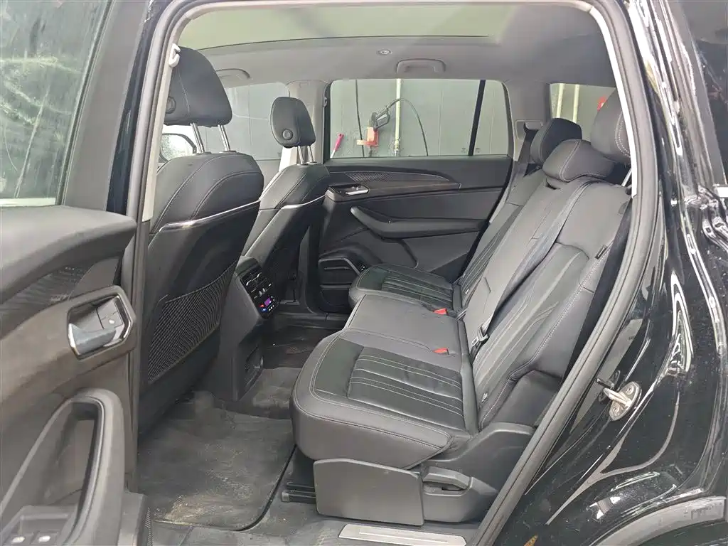 AUDI Q6