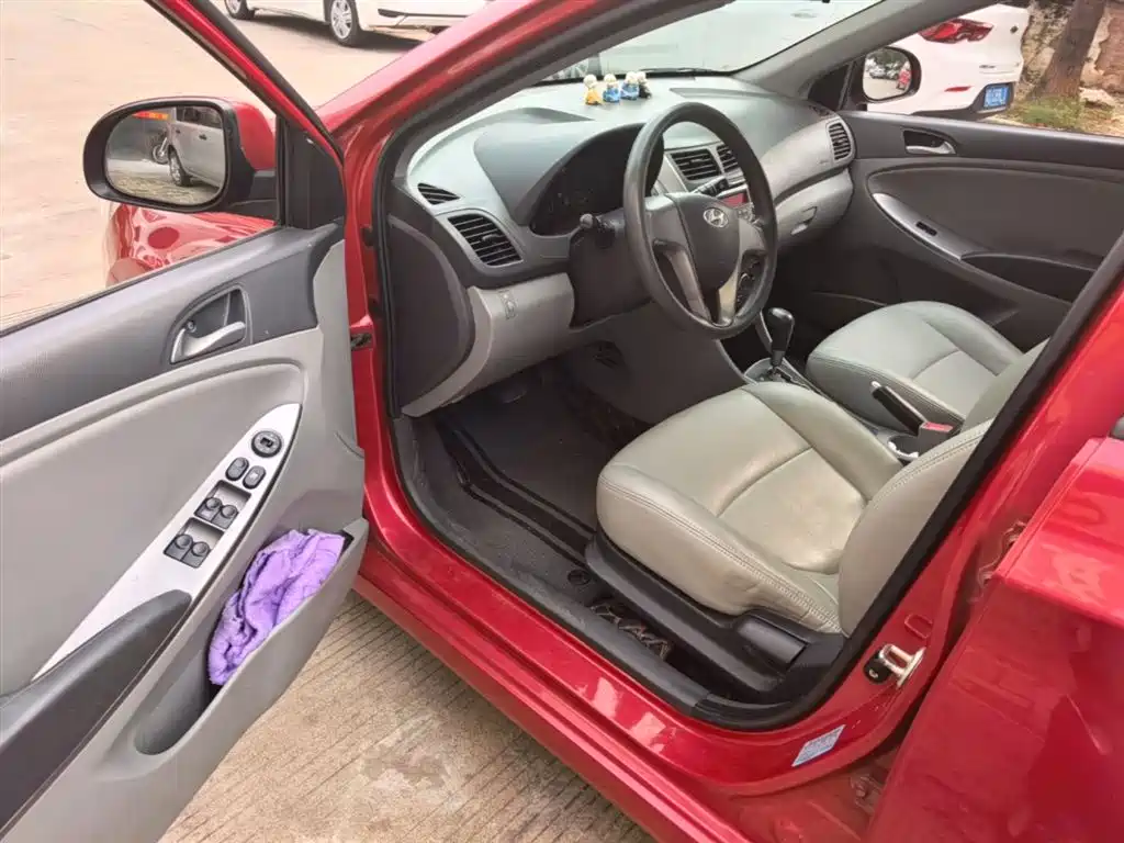 Hyundai Verna 2014 1.4L Automatic Smart GLS фото 16