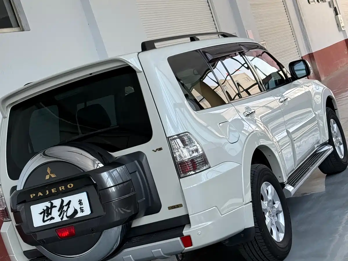 Mitsubishi Pajero (Import) 2020 3.0L Automatic Premium Edition фото 9