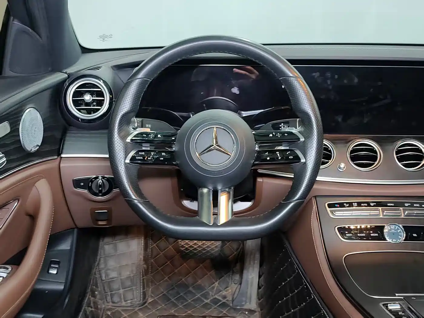 Mercedes-Benz E-Class 2021 E 300 L Sport Luxury Edition фото 17