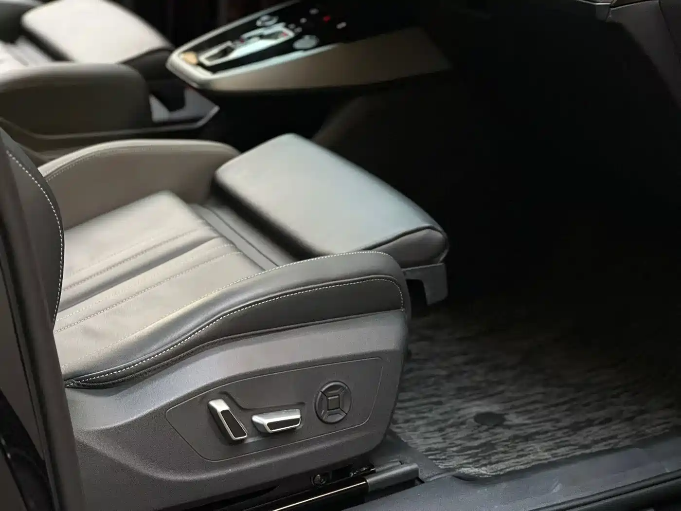 Audi Q5 e-tron 2023 40 e-tron Shining Edition Brocade Package фото 8