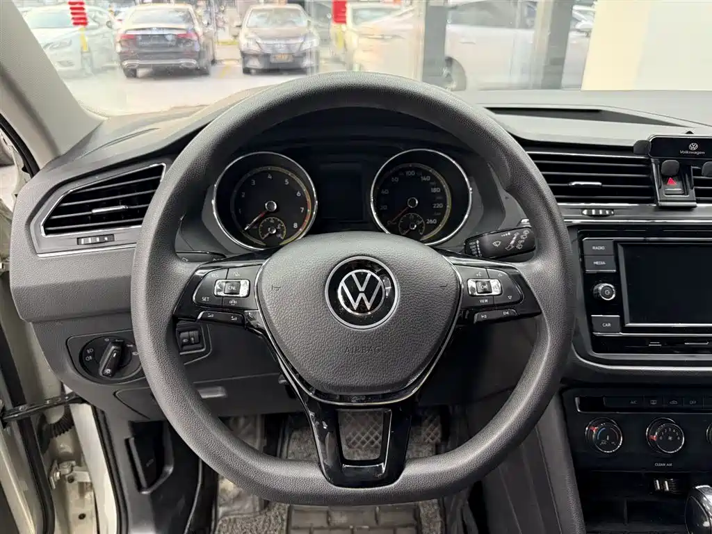 Volkswagen Tiguan L 2021 330TSI Automatic 2WD Comfort фото 13