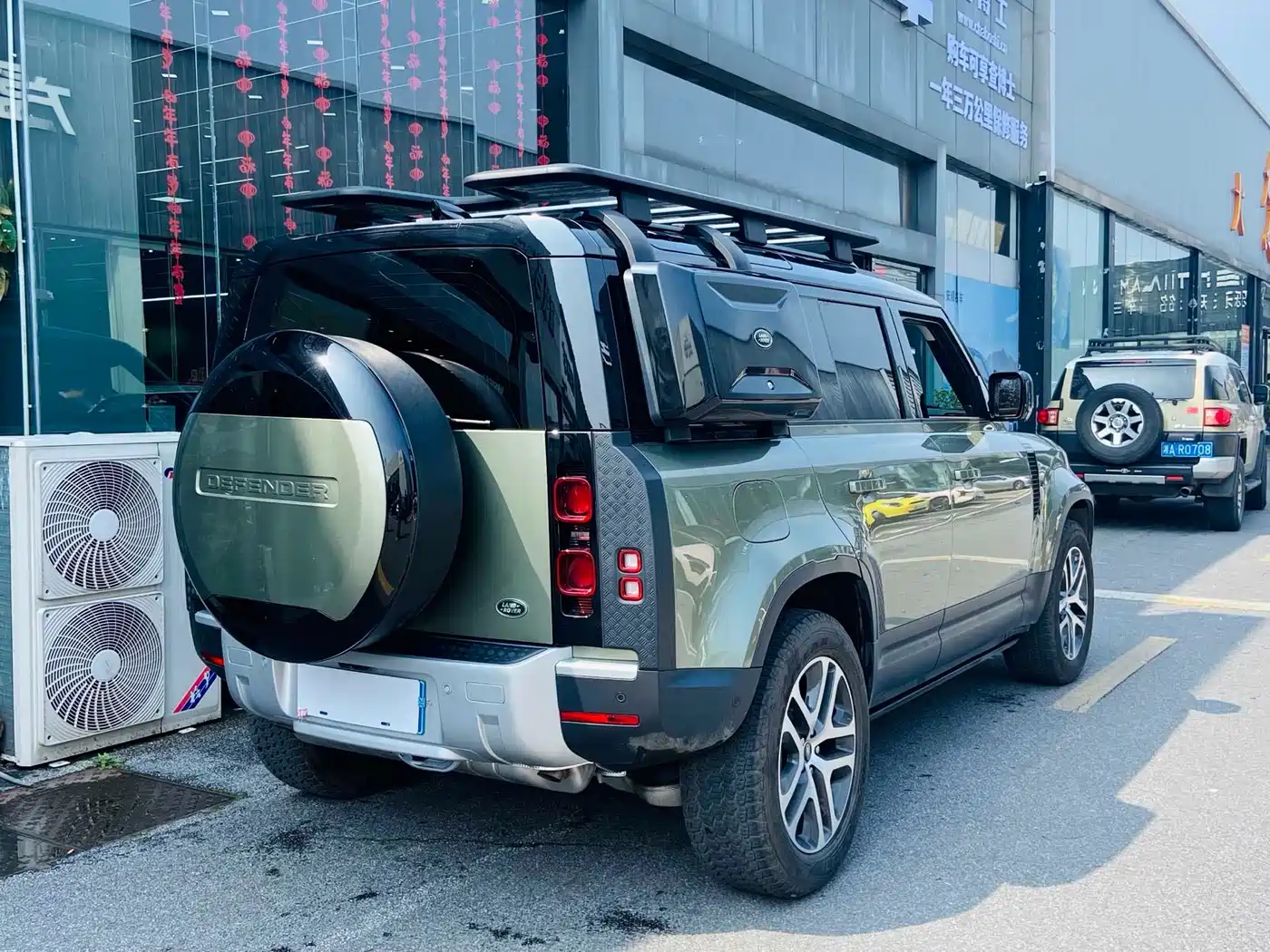 Land Rover Defender 2024 110 3.0T P400 Dark Special Edition фото 4
