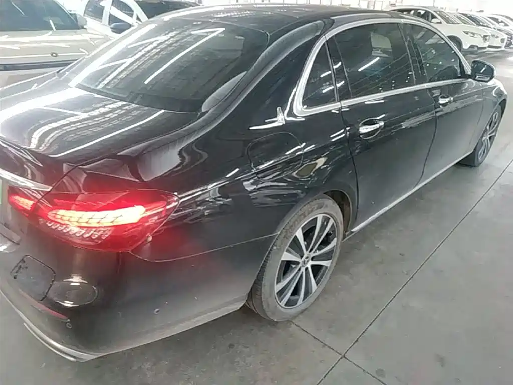 Mercedes-Benz E-Class New Energy 2022 Facelift III E 350 e L Plug-in Hybrid Sedan фото 6