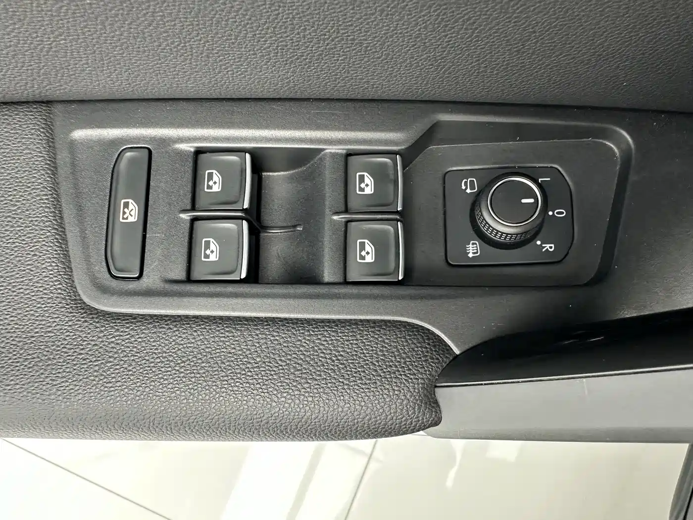 Volkswagen Tayron 2022 280TSI 2WD Luxury Smart Connect Edition фото 12