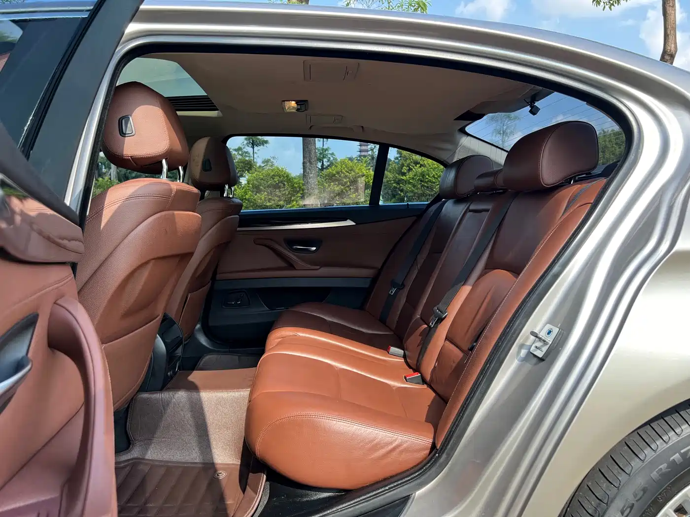 BMW 5 Series 2014 525Li Leading фото 9