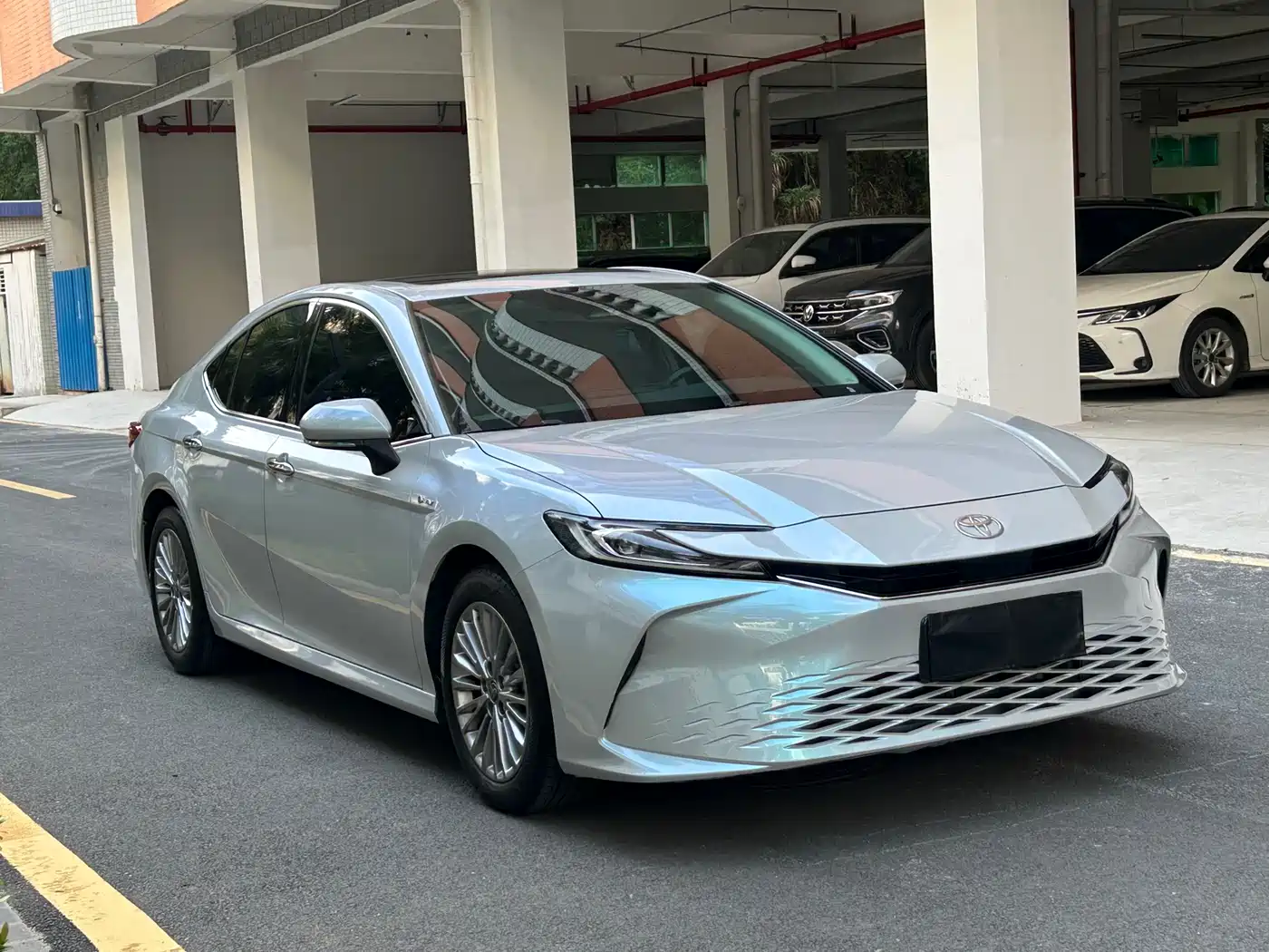 Toyota Camry 2024 Hybrid 2.0HGVP Luxury Edition фото 3