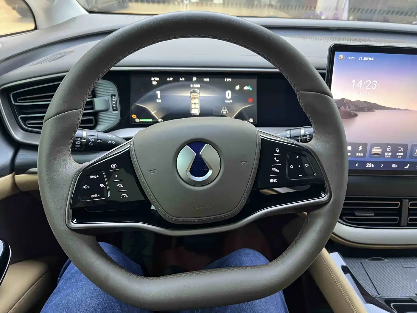 Denza D9 2022 DM-i 970 AWD Flagship фото 22