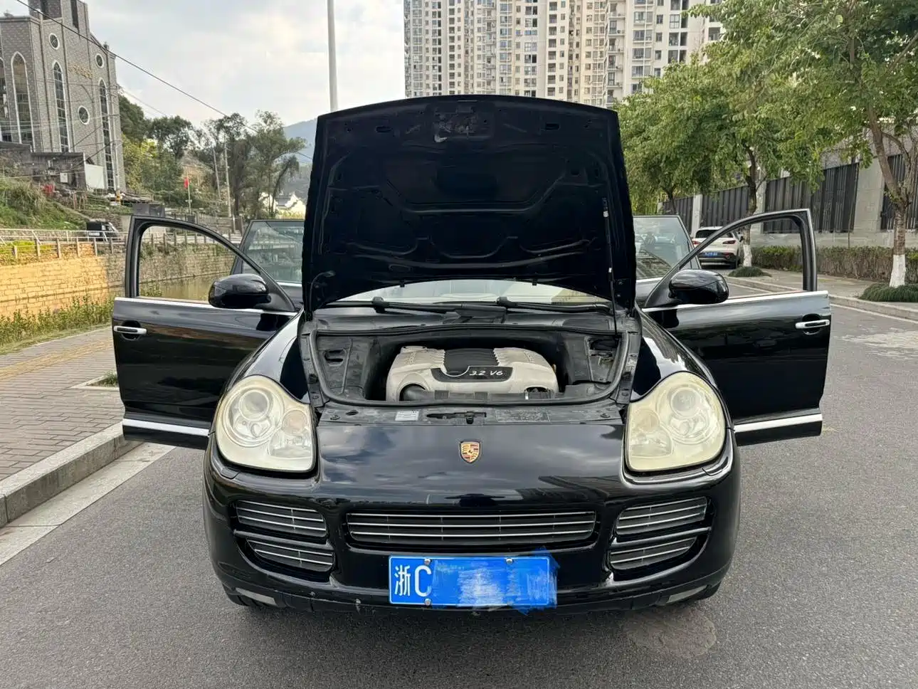 Porsche Cayenne 2006 2006 Cayenne 3.2L AT