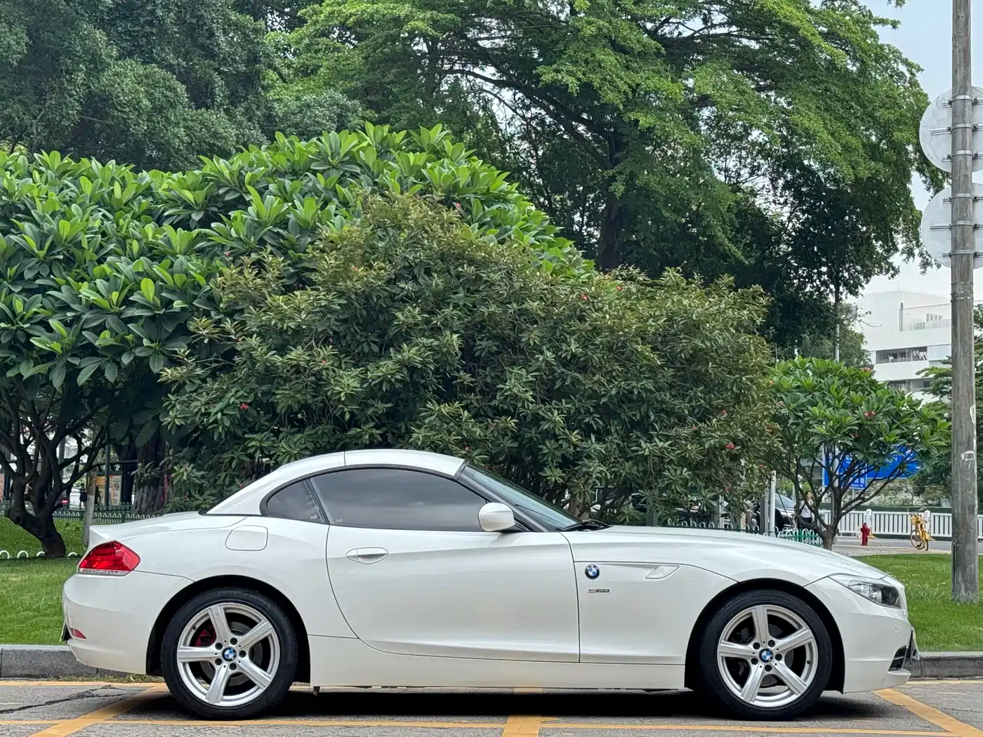 BMW Z4 2011 sDrive23i Flame Limited Edition фото 15