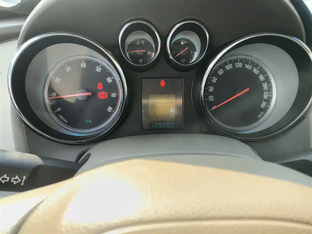 Buick Excelle 2013 Model GT 1.6L Manual Progressive фото 12