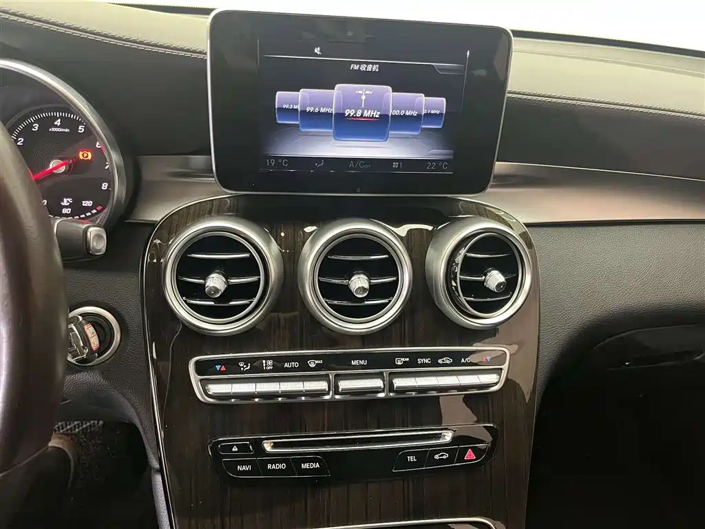 Mercedes-Benz GLC 2017 GLC 260 4MATIC Luxury фото 16