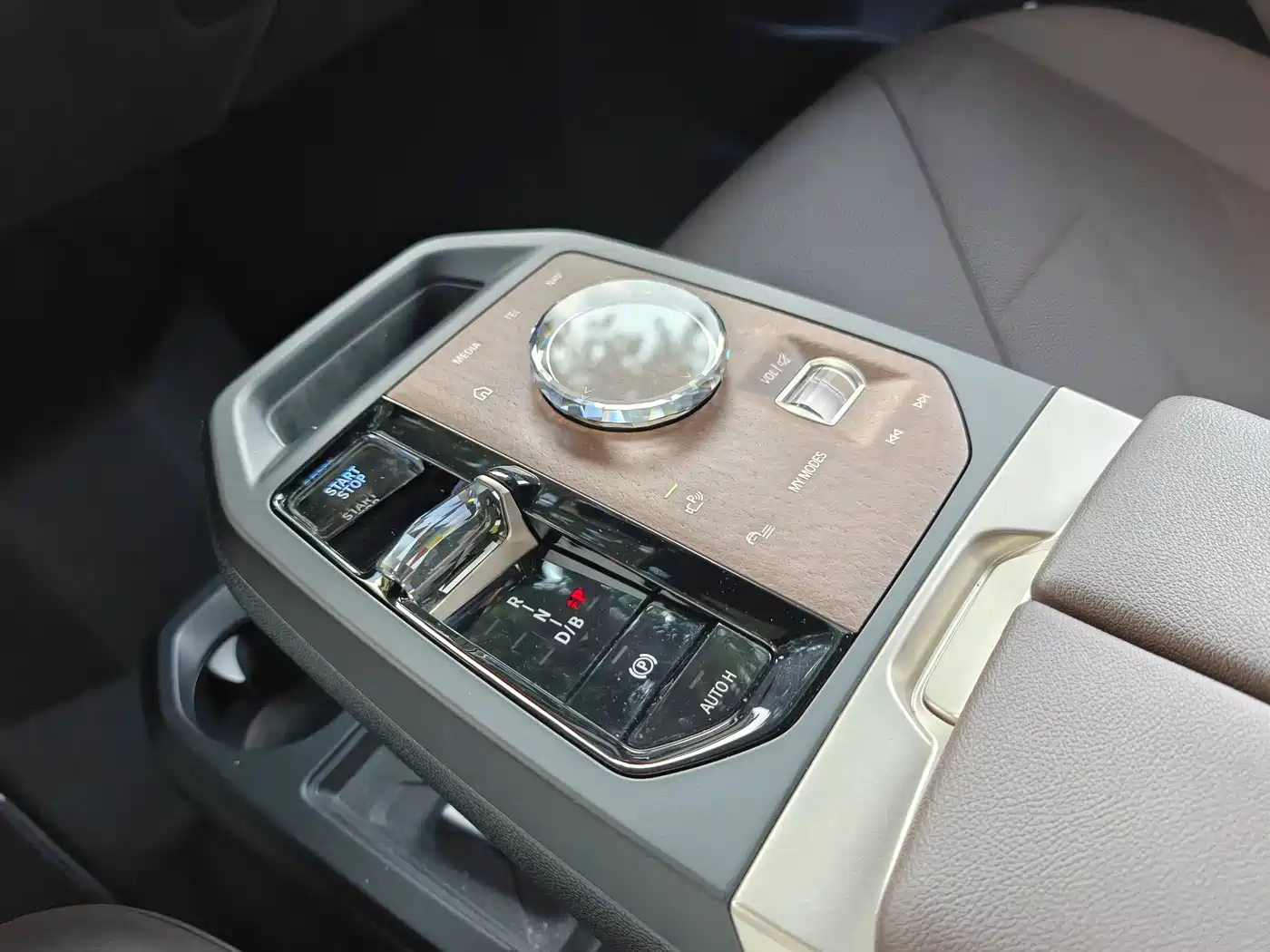 BMW iX 2022 xDrive40 фото 14