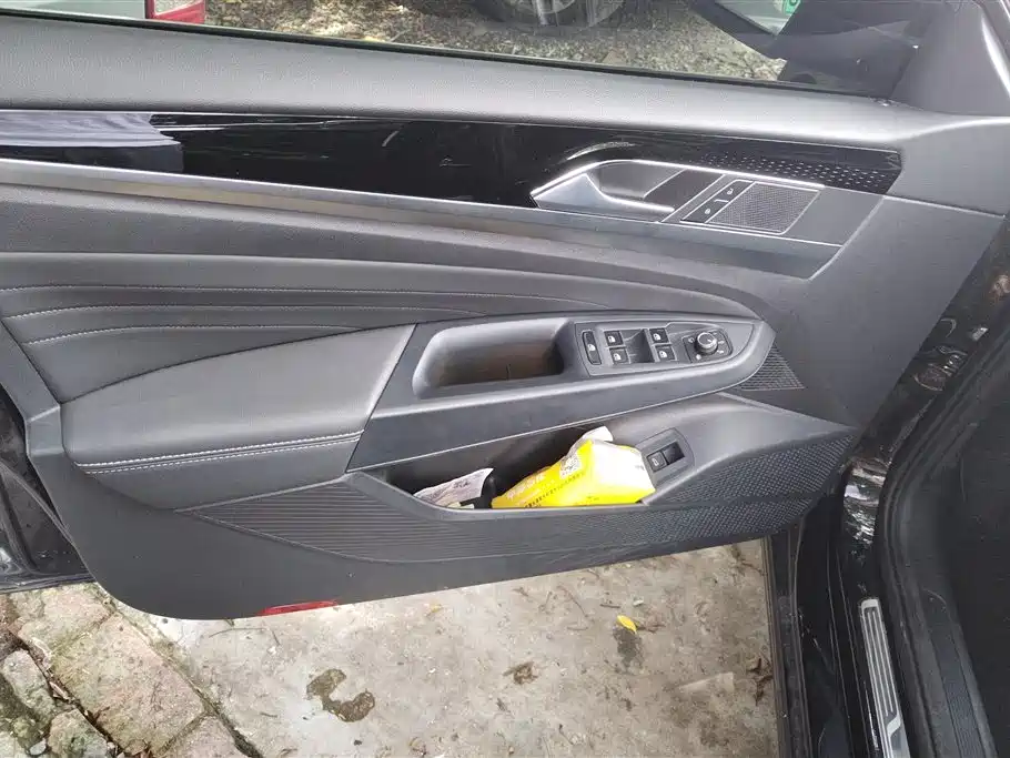 Volkswagen Passat 2022 330TSI Luxury Edition фото 7