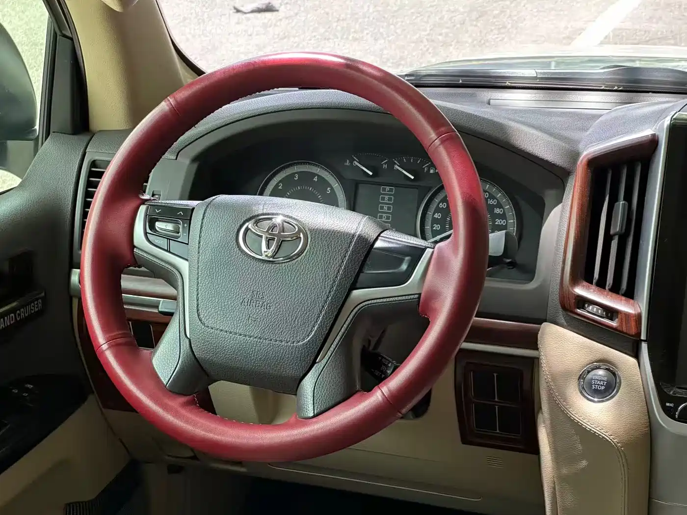 Toyota Land Cruiser (Import) 2015 4.0L V6 Middle East Low Configuration Edition фото 13
