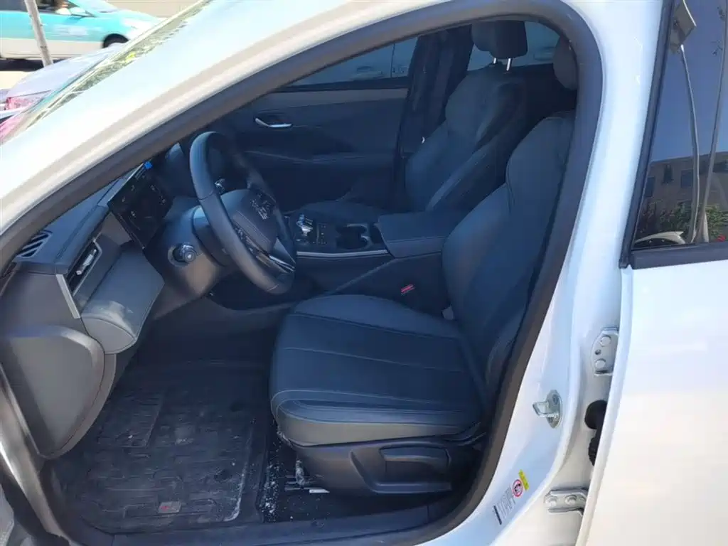 BYD Qin PLUS 2025 DM-i Smart Drive 55KM Leader фото 15