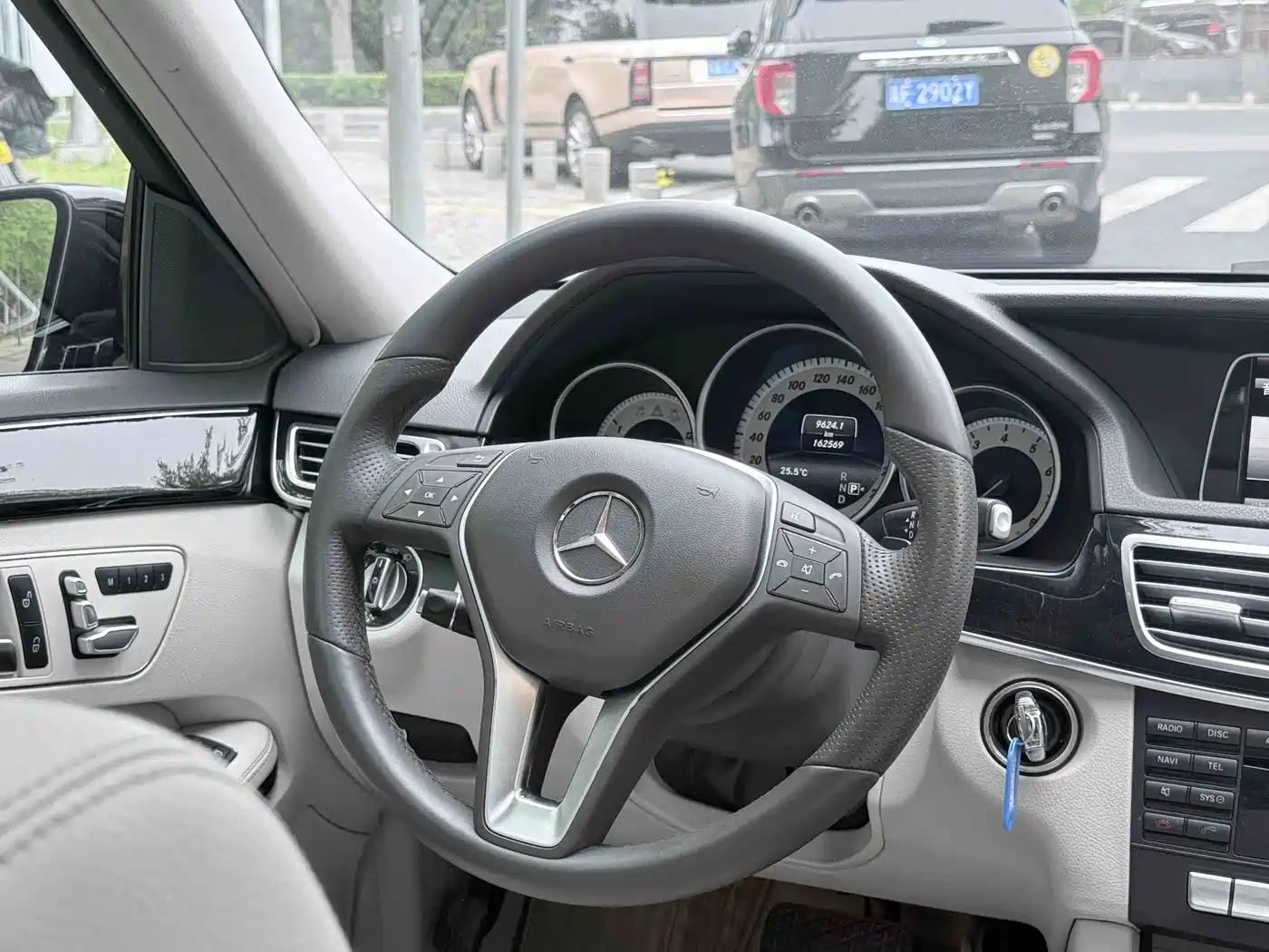 Mercedes-Benz E-Class 2014 E 260 L Sport фото 13