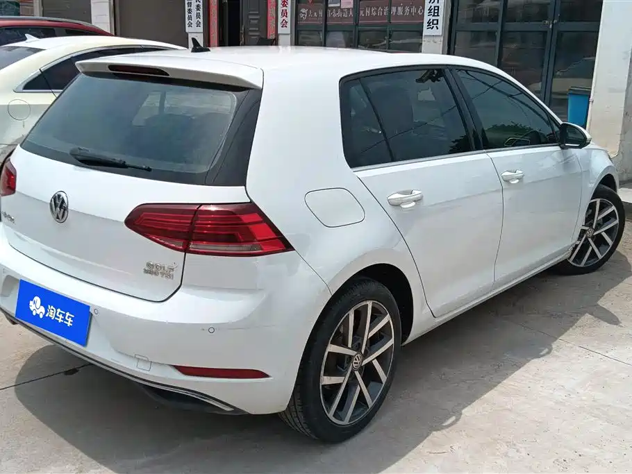 Volkswagen Golf 2020 Beloved Edition 280TSI DSG Comfort фото 3