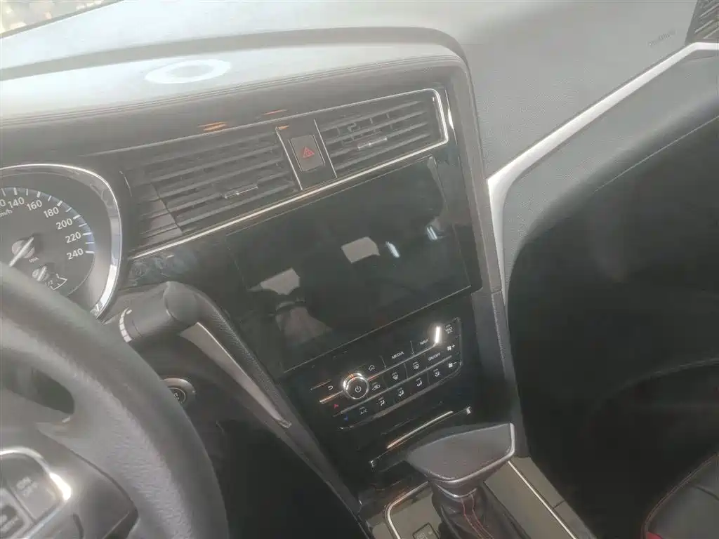 Venucia D60 2020 2019 100K Glory 1.6L XL CVT Chen Ku Edition China VI