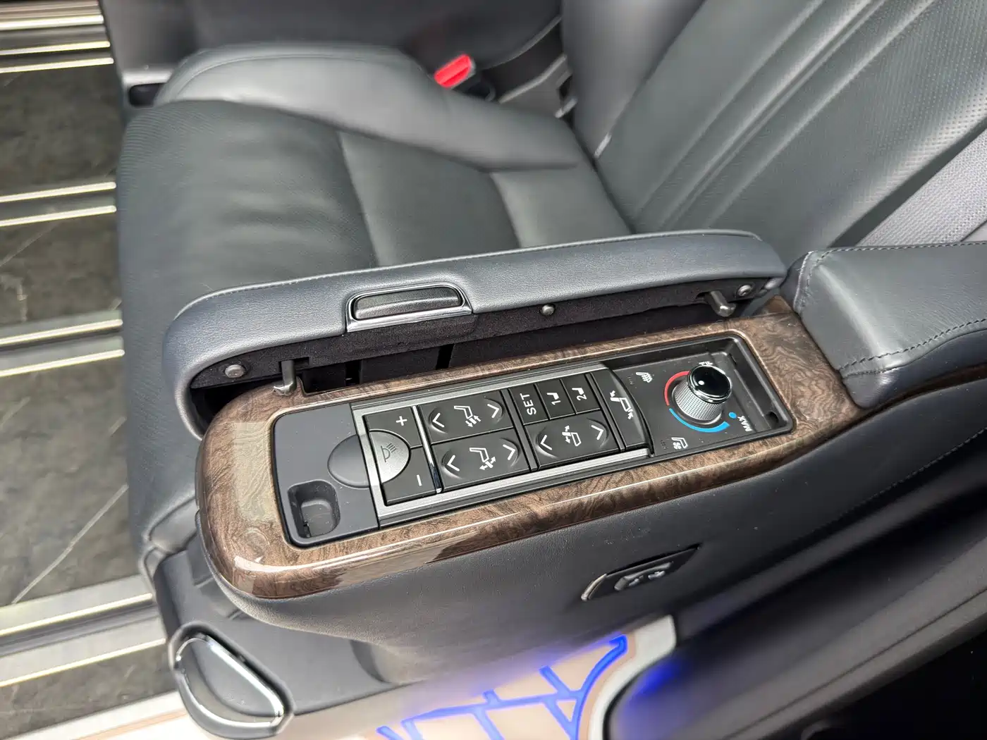 Toyota Alphard 2021 Hybrid 2.5L Premium фото 7