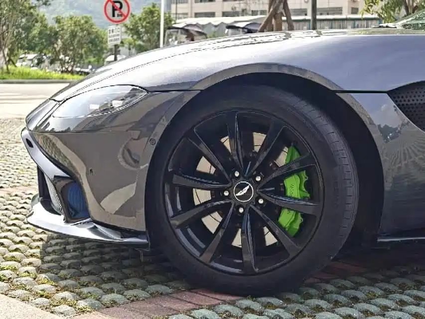 Aston Martin V8 Vantage 2018 4.0T V8 Coupe фото 8