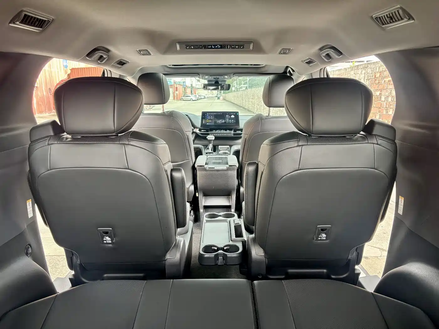 Toyota Sienna 2024 2.5L Hybrid 4WD Premium Edition фото 13