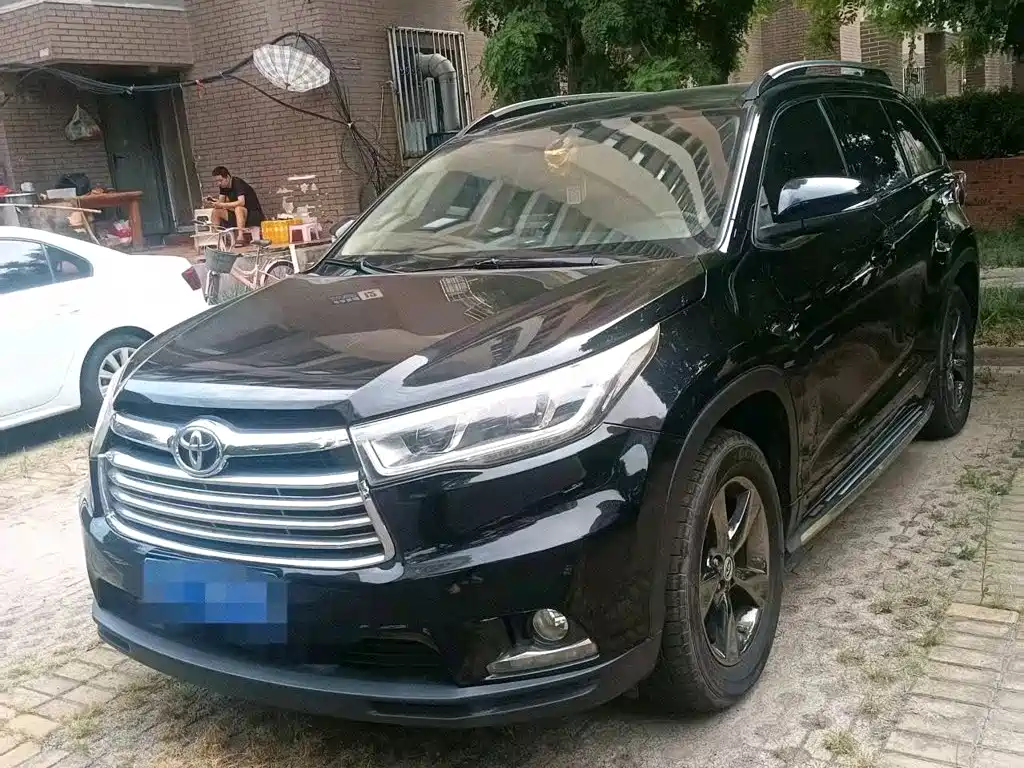 Фото 1 - Toyota Highlander